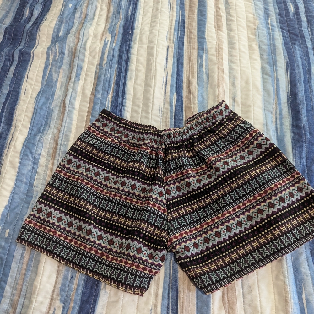 Tribal Patterned Women's Shorts - Picture 3 of 5